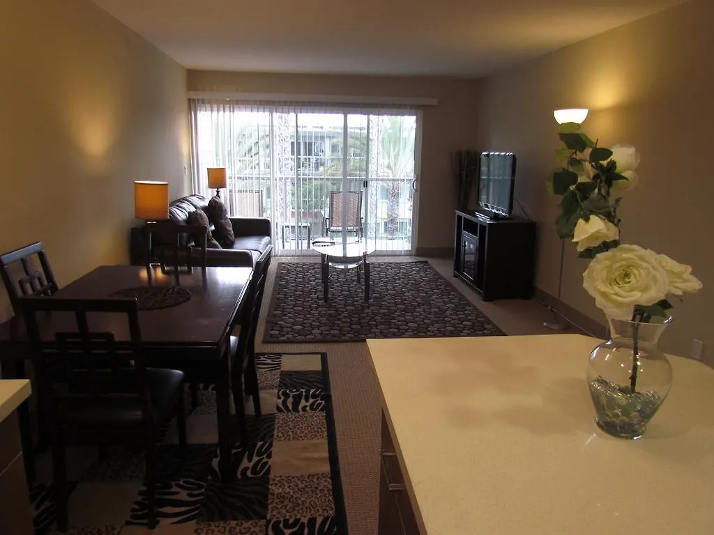 Walk To The Beach! Resort Style Apartment Marina del Rey