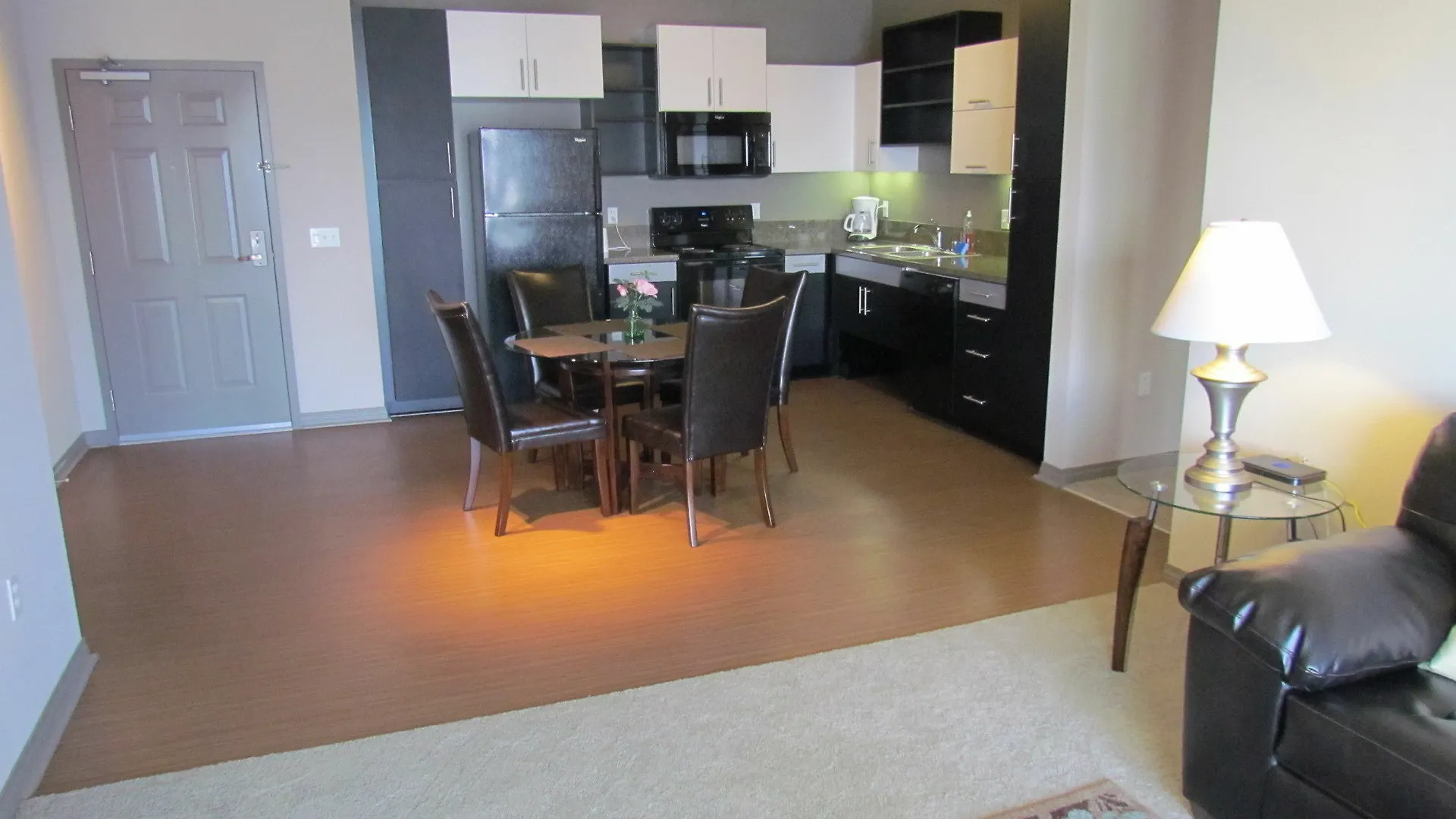 Walk To The Beach! Resort Style Apartment Marina del Rey