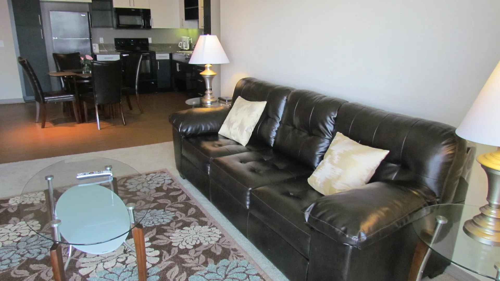 Walk To The Beach! Resort Style Apartment Marina del Rey